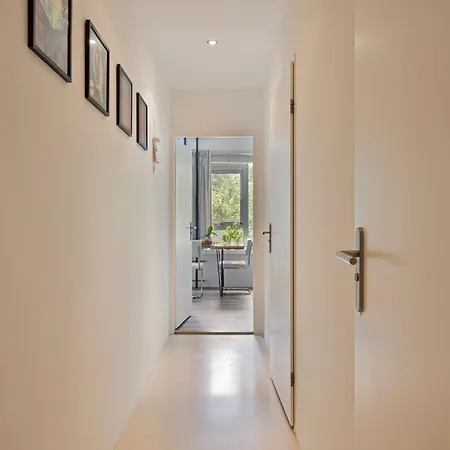 Lejlighed Cozy Retreat With Park Views And Free Parking Amsterdam