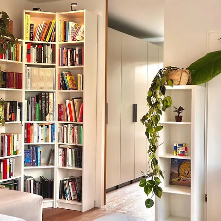 Cozy Retreat With Park Views And Free Parking דירה *