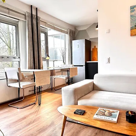 דירה Cozy Retreat With Park Views And Free Parking *